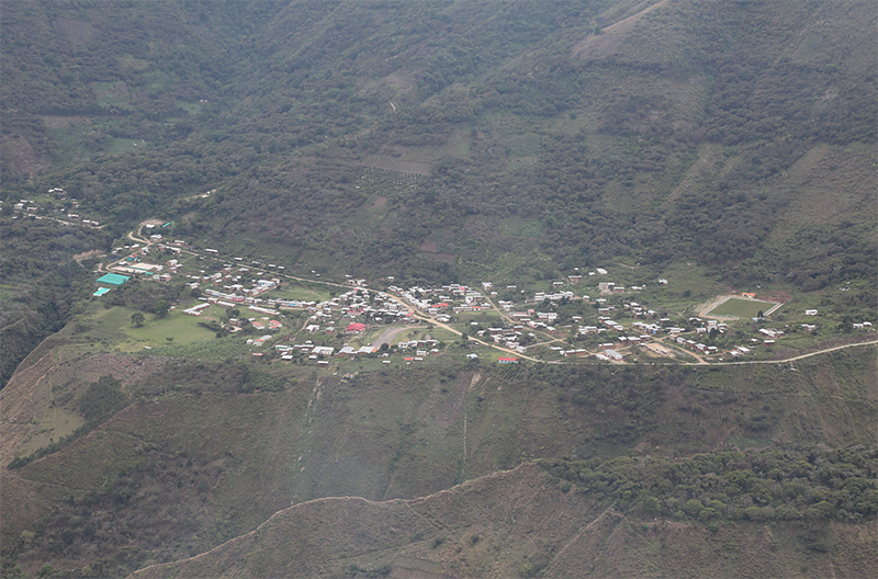 378A9727_1 Llegar a Inkawasi es todo un periplo que obliga al viajero a atravesar los parajes más bellos y extremos. Se encuentra a doce horas de Cusco, en la convulsionada zona…