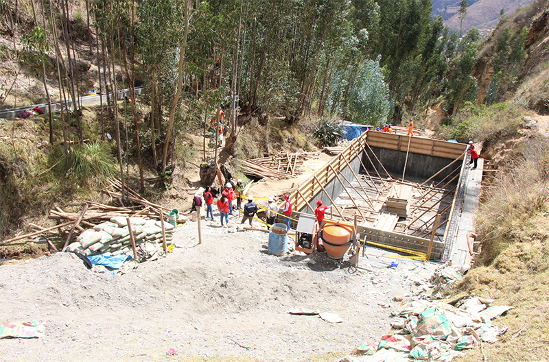 IMG_8380_1 El programa Trabaja Perú del Ministerio de Trabajo y Promoción del Empleo (MTPE) iniciará obras con 25 municipalidades distritales de todo el país y un gobierno regional. Con este fin,…