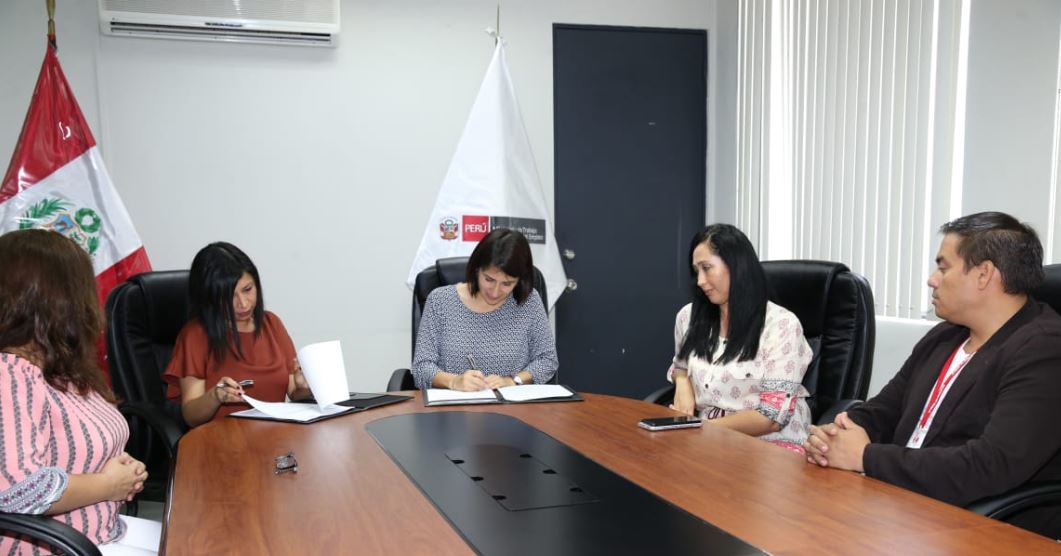 Firma Convenio CMAN - TP El programa Trabaja Perú y la Comisión Multisectorial de Alto Nivel encargada del seguimiento de las Acciones y Políticas del Estado en los ámbitos de la Paz, la Reparación Colectiva…