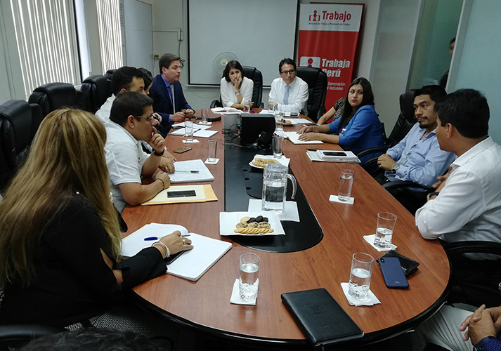 sdr El pasado miércoles 20 de febrero, el programa Trabaja Perú recibió la visita del congresista Edmundo Del Aguila, así como de los alcaldes distritales de San Juan de Miraflores y Ate Vitarte,…