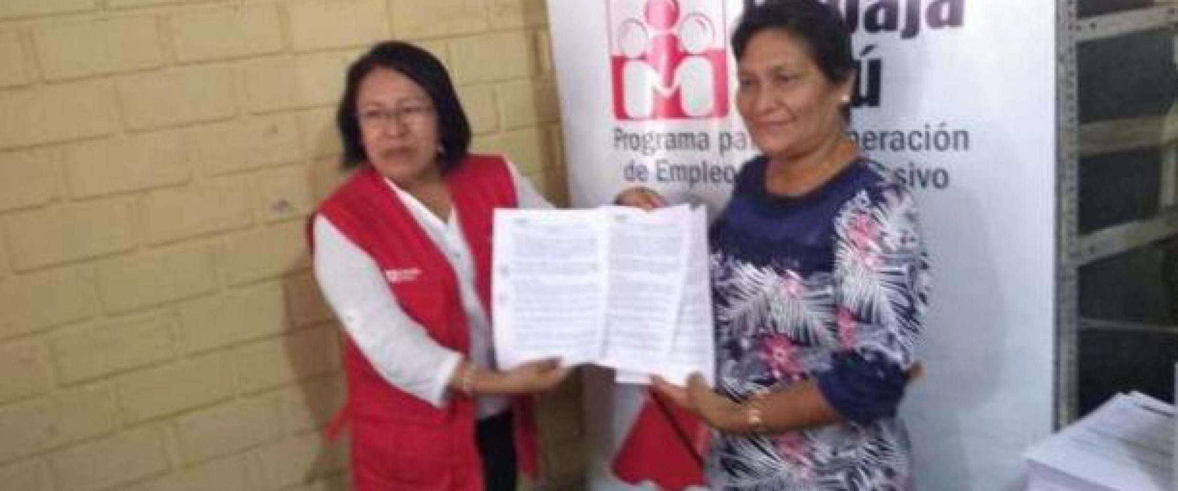 voces Voces (Tarapoto)
10/04/2019
La alcaldesa Prof. Zoila Sangama firmó un convenio con Trabaja Perú para dar empleo por un mes a pobladores de los anexos de Puerto Mercedes, Asunción y Reforma.
Lee la…