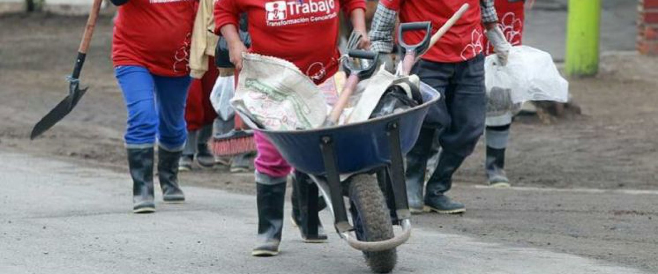 El Peruano

28/05/2019

La titular del Ministerio de Trabajo y Promoción del Empleo (MTPE), Sylvia Cáceres, anunció la creación de 5,900 empleos temporales en favor de la población en extrema pobreza en…