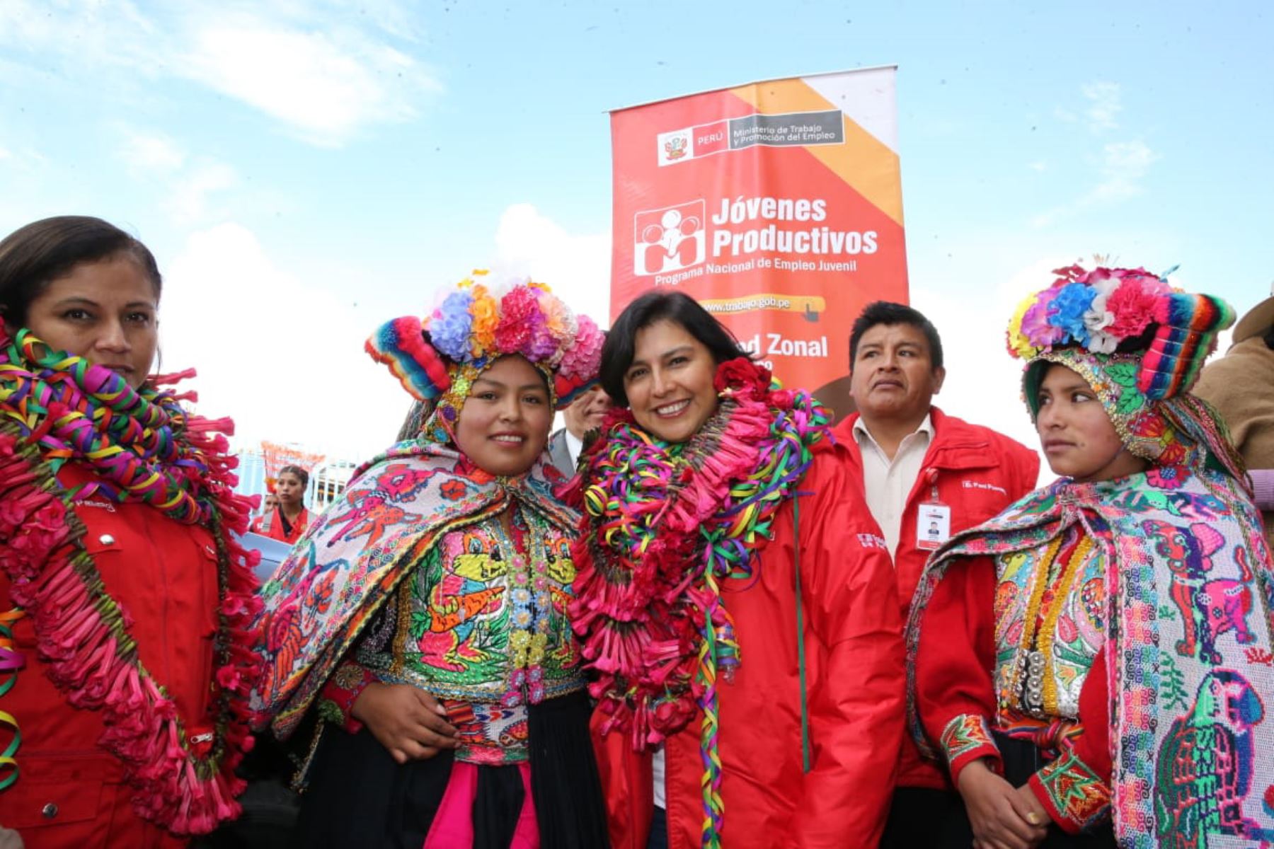 mtpe andina puno Andina
09/05/2019
La ministra de Trabajo y Promoción del Empleo (MTPE), Sylvia Cáceres, anunció en Puno la creación de 17,000 empleos temporales en el país mediante el programa social Trabaja Perú, como…