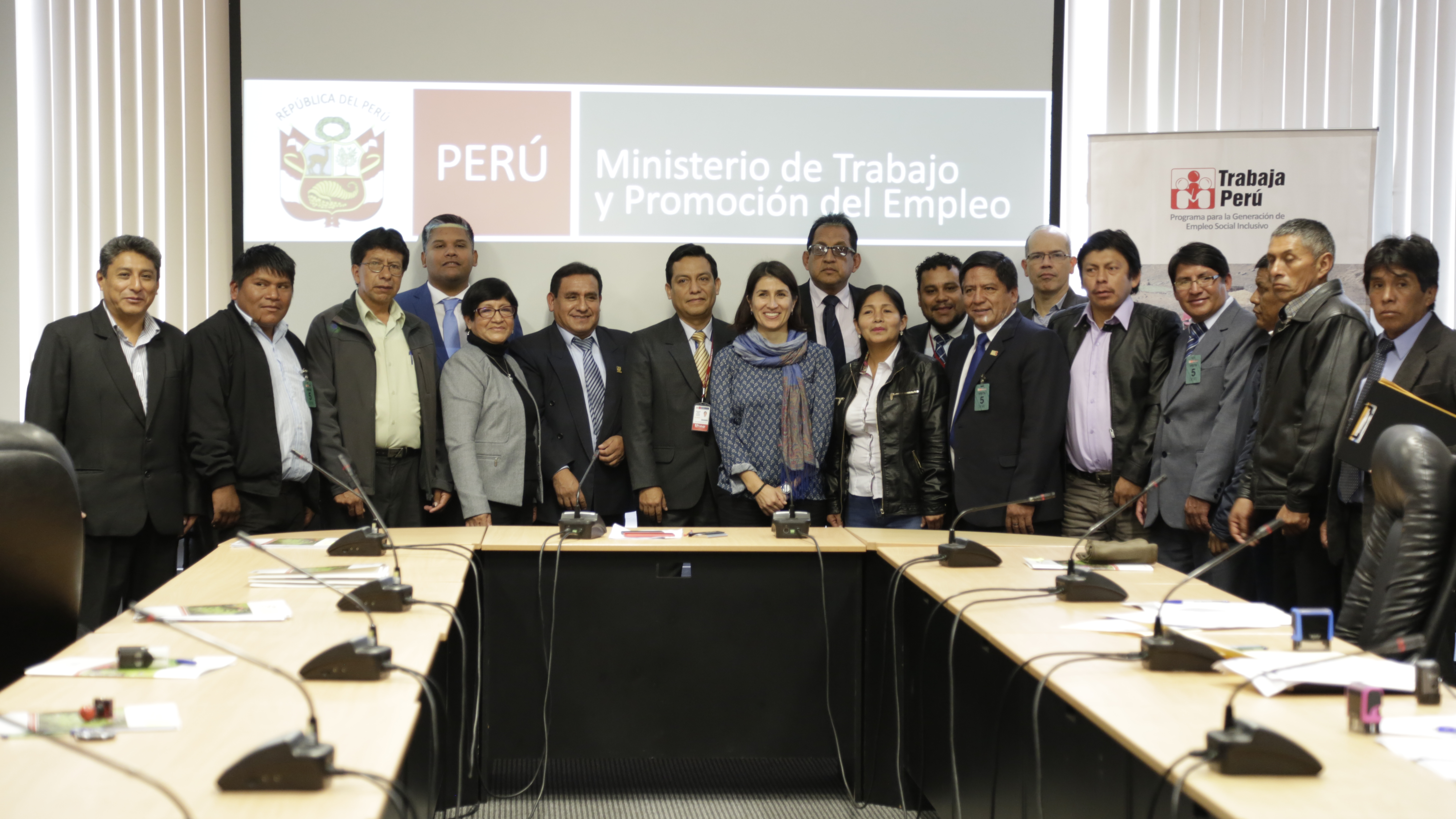 Lima convenios trabaja peru junio2019 1 Autoridades locales y regionales de departamentos como La Libertad, Puno, Apurímac o Amazonas, firmaron ayer convenios con Trabaja Perú para la ejecución de proyectos de infraestructura social, básica y económica…