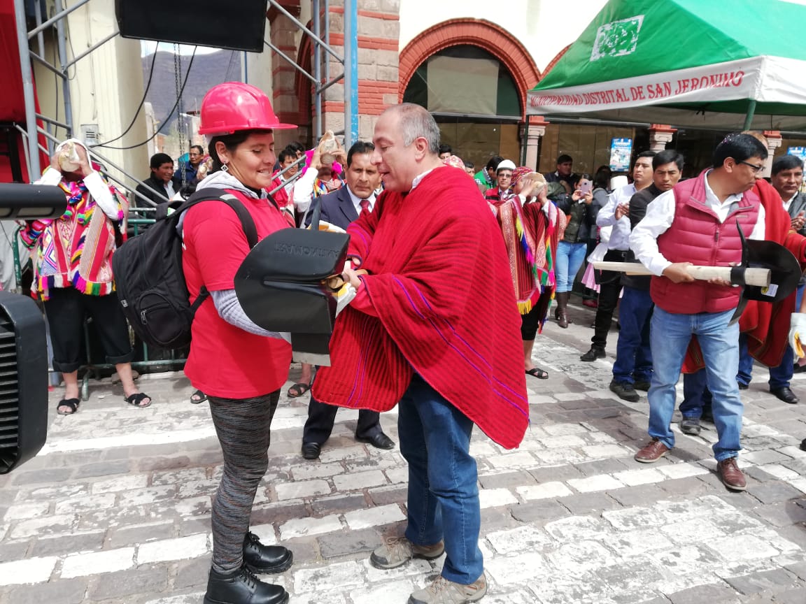 cusco trabajaperu primeraspiedras2019 2 Más de 17 mil empleos temporales generará la puesta en marcha de 295 proyectos de infraestructura básica, social y económica, intensiva en mano de obra no calificada, que empezarán a…