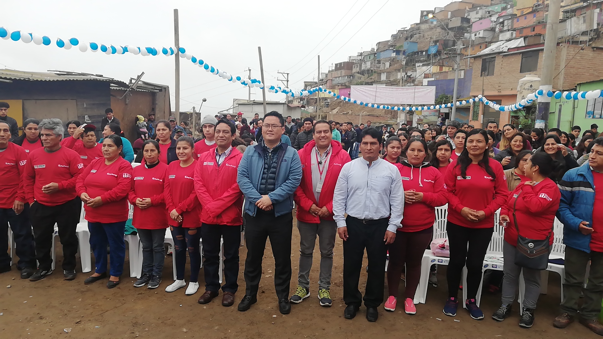 dav Además de la seguridad que brindará a los vecinos y vecinas una vez se encuentre terminado, la construcción de un muro de contención en el asentamiento humano San José II,…