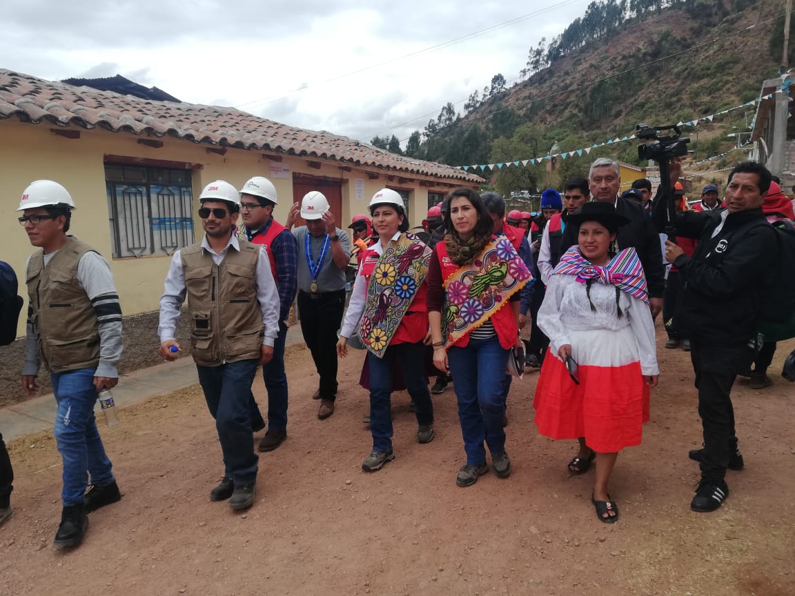 ayacucho trabajaperu 2019 setiembre La ministra de Trabajo y Promoción del Empleo, Sylvia Cáceres, visitó hoy el distrito de San José de Ticllas, provincia de Huamanga, Ayacucho, para supervisar una obra cofinanciada por Trabaja…