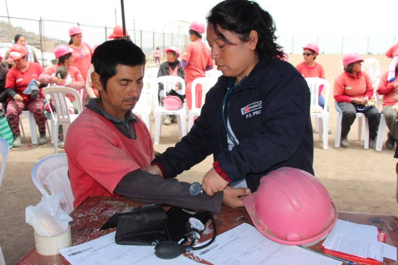 WhatsApp Image 2019-10-04 at 16.24.13 Más de 40 beneficiarios de Trabaja Perú del distrito de Santa Rosa, Lima, tuvieron la oportunidad de participar en una campaña de salud organizada por la Gerencia de Desarrollo Social…