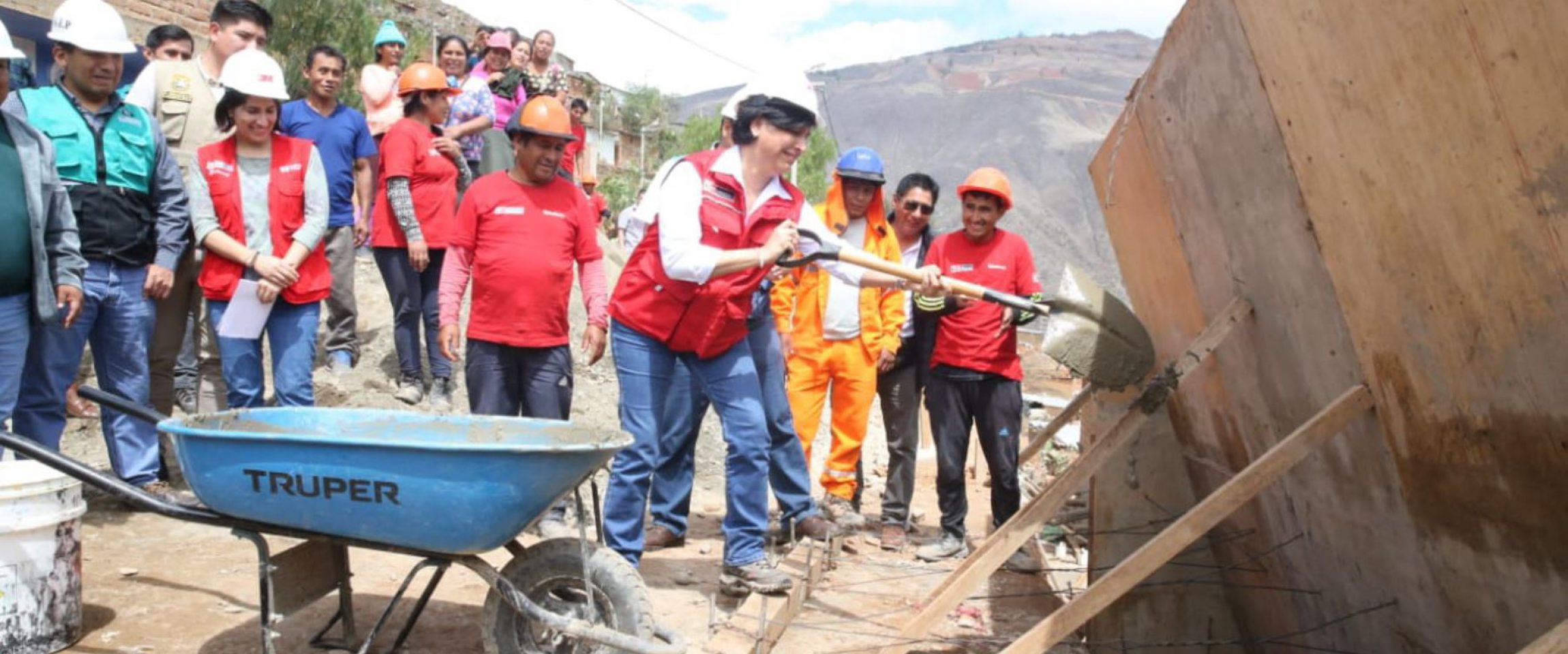 andina huanuco trabajaperu octubre2019 Andina
17/10/2019
Ministra Sylvia Cáceres supervisó proyectos de infraestructura cofinanciados por Trabaja Perú.
Mira la nota completa aquí.…