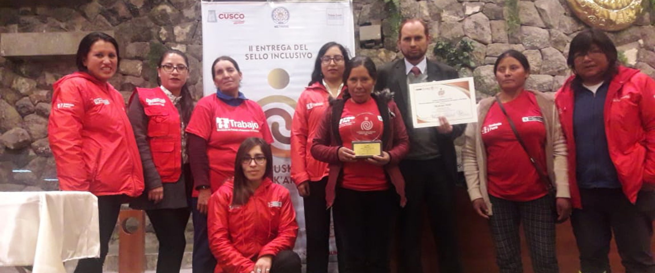 Andina

30/10/2019

Se trata del Sello “Kuska Llank’anchis”, que reconoce a instituciones que contribuyen a la inclusión.

Puedes leer la nota completa aquí.…