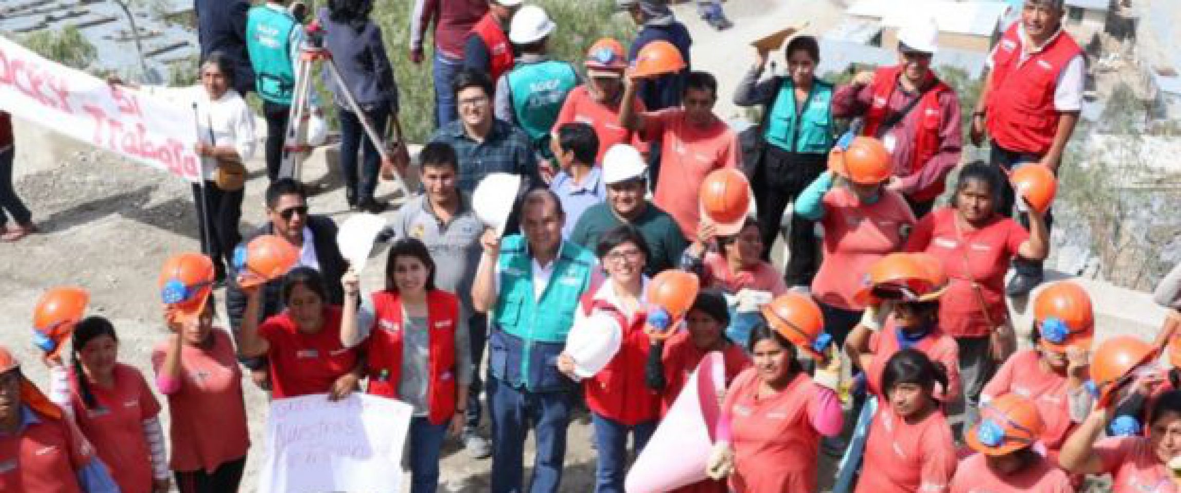 rcr peru trabajaperu2019 octubre Red de Comunicación Regional (Huánuco)
18/10/2019
La ministra de Trabajo y Promoción del Empleo, Sylvia Cáceres Pizarro, supervisó hoy la ejecución de cuatro proyectos de infraestructura básica, social y económica que el…