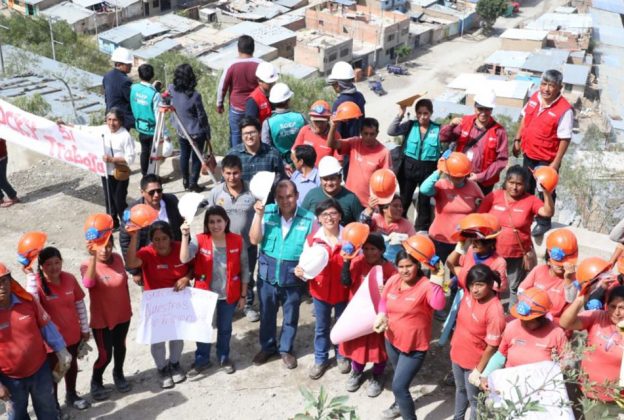 rcr peru trabajaperu2019 octubre Red de Comunicación Regional (Huánuco)
18/10/2019
La ministra de Trabajo y Promoción del Empleo, Sylvia Cáceres Pizarro, supervisó hoy la ejecución de cuatro proyectos de infraestructura básica, social y económica que el…