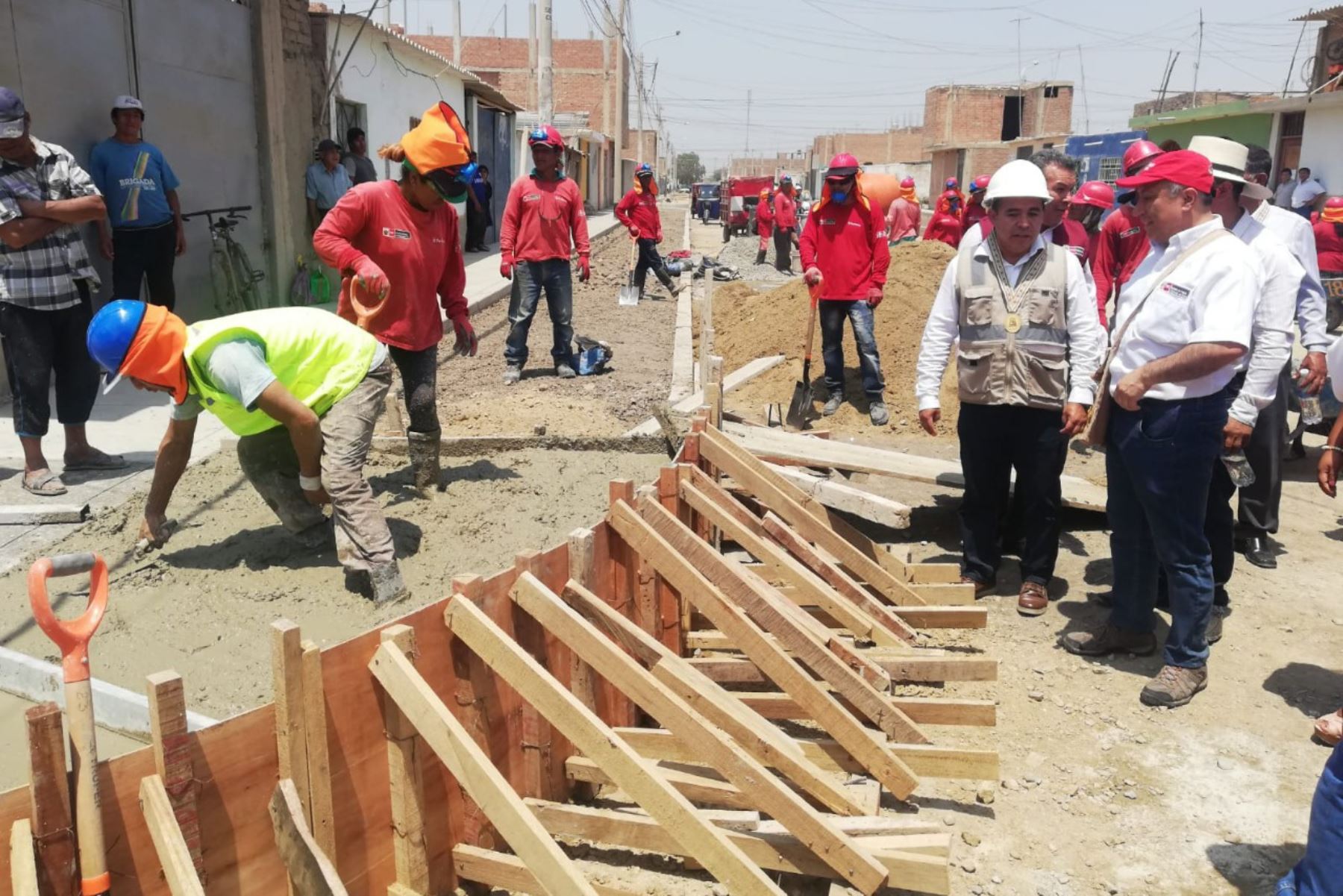 andina trabajaperu lambayeque 2019 Andina
20/11/2019
El viceministro de Promoción del Empleo y Capacitación Laboral, Javier Palacios, supervisó tres proyectos del programa Trabaja Perú, que generan 185 empleos temporales en Lambayeque.
Puedes leer aquí la nota completa.…