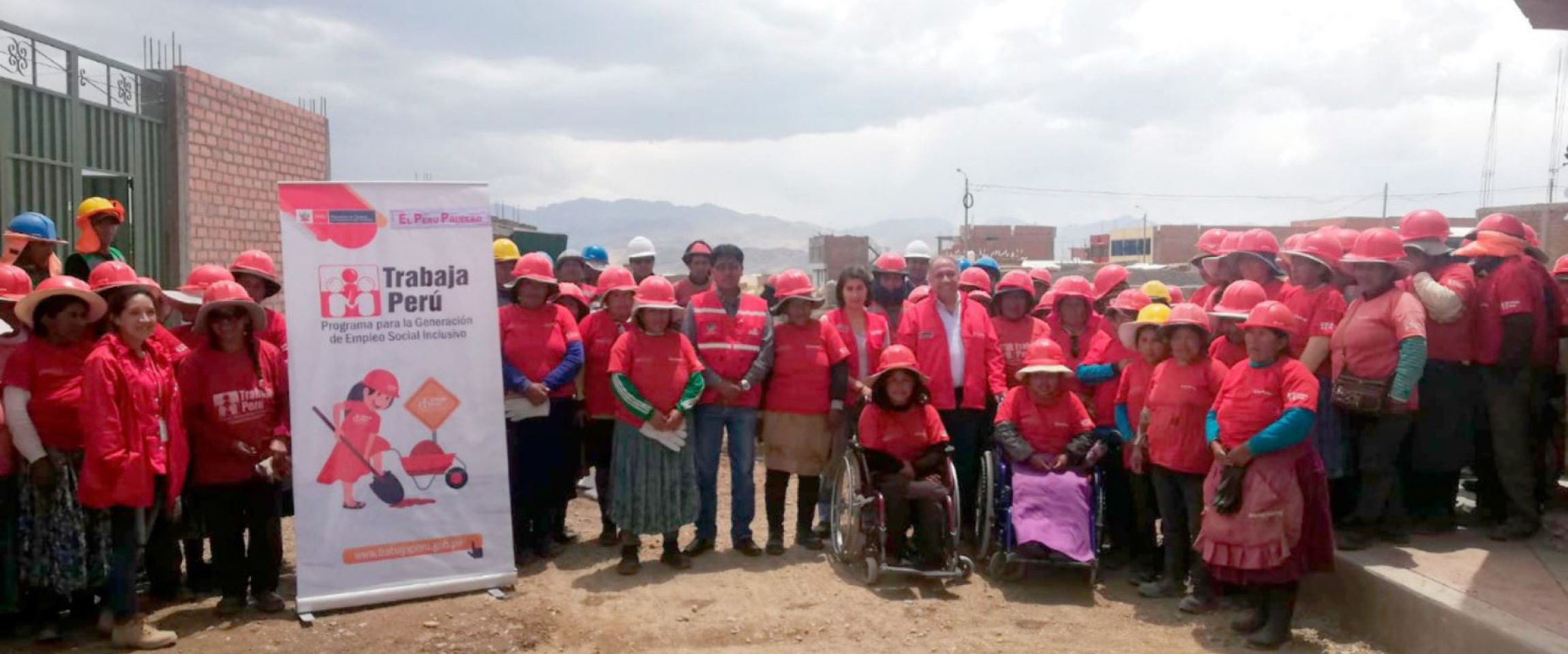 andina trabajaperu puno Andina
28/11/2019
El viceministro de Promoción del Empleo y Capacitación Laboral, Javier Palacios Gallegos, supervisó cuatro proyectos de infraestructura básica, social y económica que el Programa Trabaja Perú, cofinancia en Puno con…