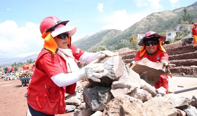 la republica trabajaperu2019 noviembre cusco La República
14/11/2019
Los trabajos temporales son generados con el cofinanciamiento, por parte del Ejecutivo, de 20 proyectos que se ejecutan en seis provincias de Cusco. Programa es promovido por el Ministerio…