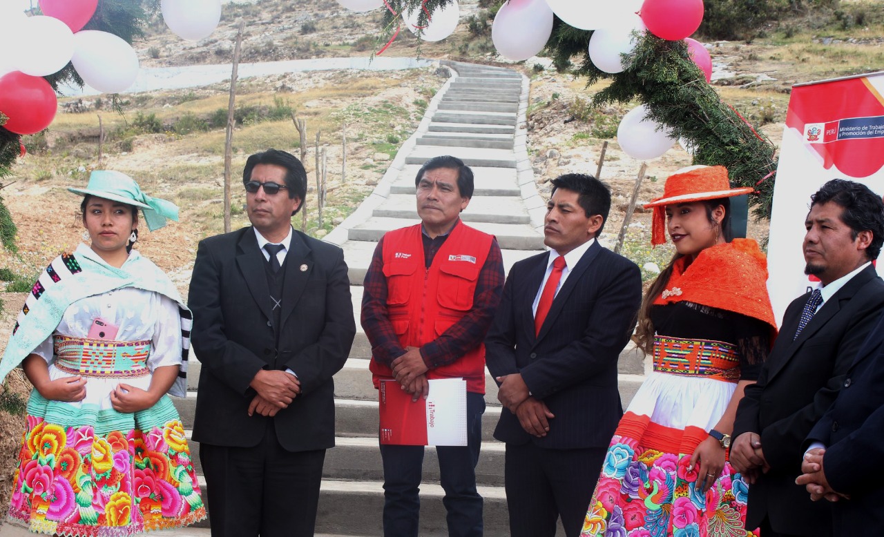 manzanares trabajaperu Correo (Huancayo)
09/11/2019
El programa Trabaja Perú entregó una obra turística en el sector Ushno Loma, San Miguel, en la provincia de Concepción.
Puedes leer aquí la nota completa.…