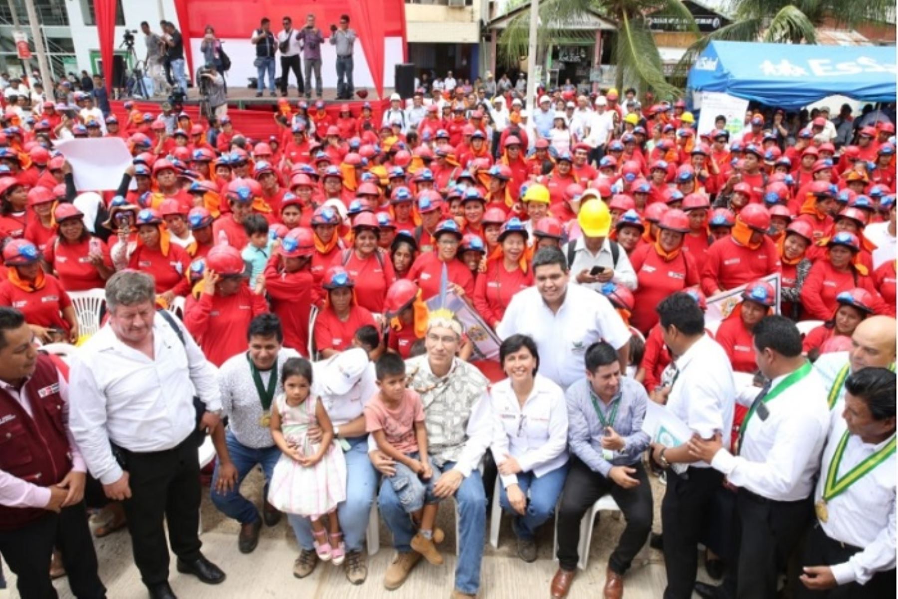 andina trabajaperu2019 madrededios Andina
06/12/2019
Junto al presidente Martín Vizcarra, titular de Trabajo dio inicio a las labores que financia el Ejecutivo
Puedes leer aquí la nota completa.…