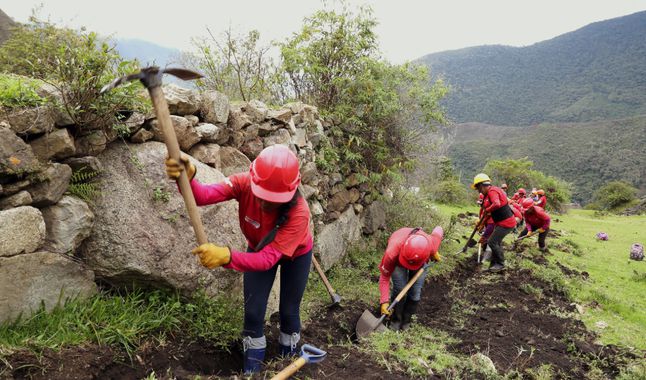 republica trabajaperu2020 La República
12/01/2020
El Ministerio de Trabajo y Promoción del Empleo (MTPE) lanzó las bases del Concurso de Proyectos 2020 del Programa Trabaja Perú, por el cual prevé generar cerca de 12…