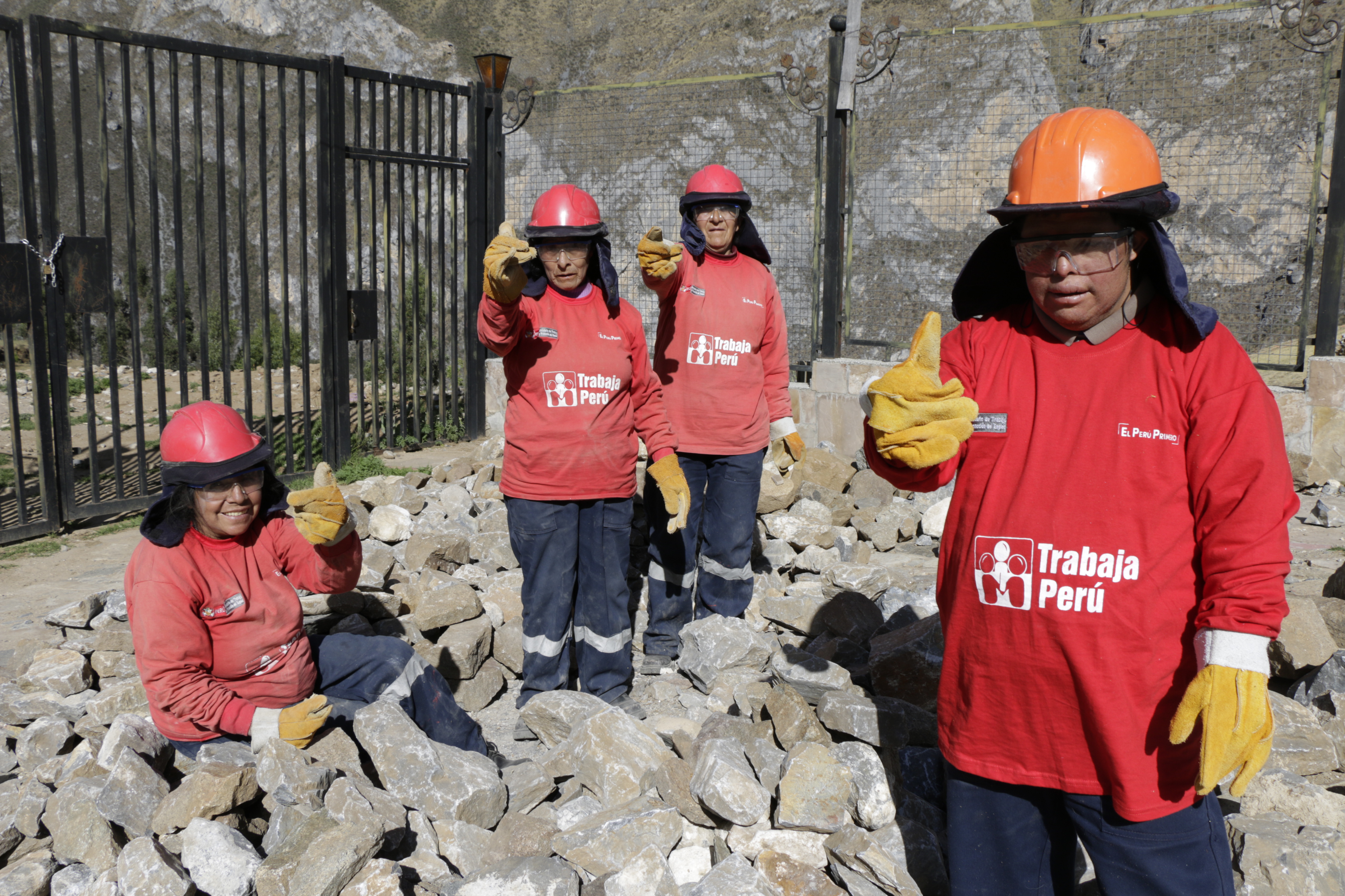Yauyos 2 La carta de servicio es una herramienta de gestión que permite informar a los ciudadanos sobre los servicios que brinda una organización. Esta ayuda a mejorar la calidad de los…