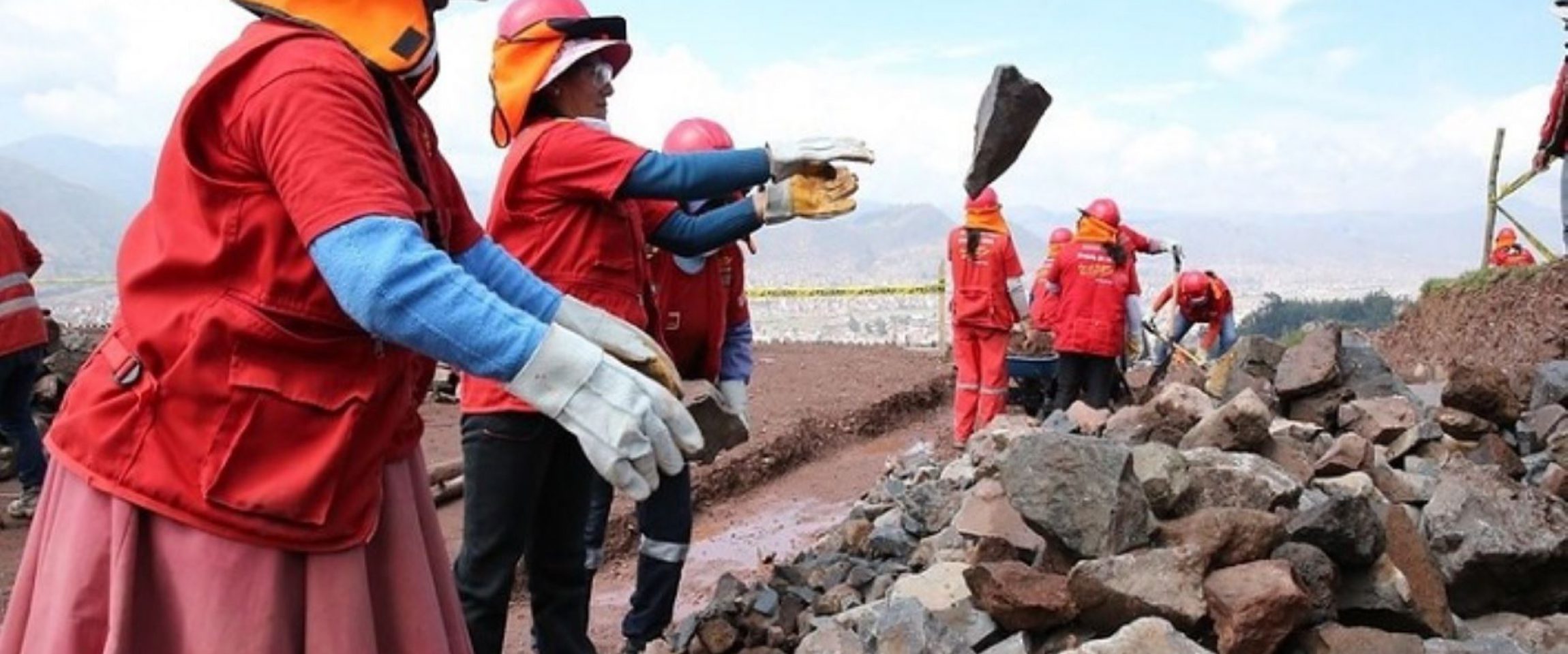 andina trabajaperu2020 Andina
03/02/2020
El Programa Trabaja Perú, del Ministerio de Trabajo y Promoción del Empleo (MTPE), logró generar el año pasado 27,366 empleos temporales a nivel nacional, bajo sus diferentes modalidades de intervención,…