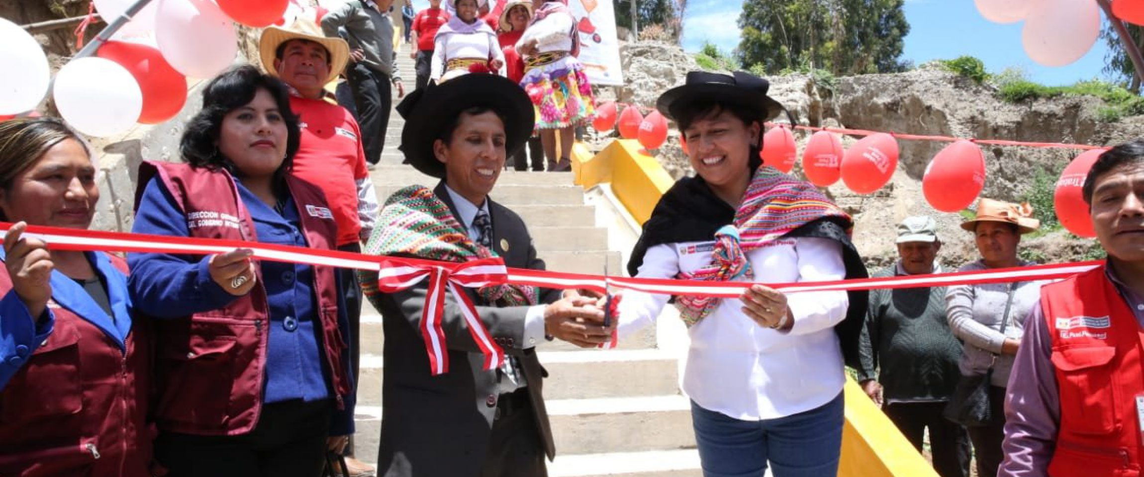 ministerio trabajo mtpe trabajaperu2020 Andina
21/02/2020
La ministra de Trabajo y Promoción del Empleo, Sylvia Cáceres, se trasladó hasta el distrito de Huayucachi, en la provincia de Huancayo, para inaugurar un proyecto de infraestructura vial que…