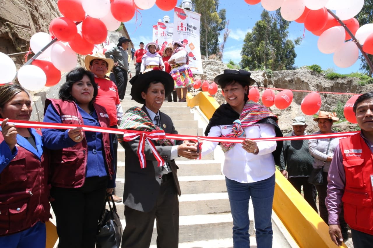 ministerio trabajo mtpe trabajaperu2020 La ministra de Trabajo y Promoción del Empleo, Sylvia Cáceres, inauguró ayer un proyecto de infraestructura vial en Huayucachi, el cual fue cofinanciado con S/ 124,972 por Trabaja Perú y…