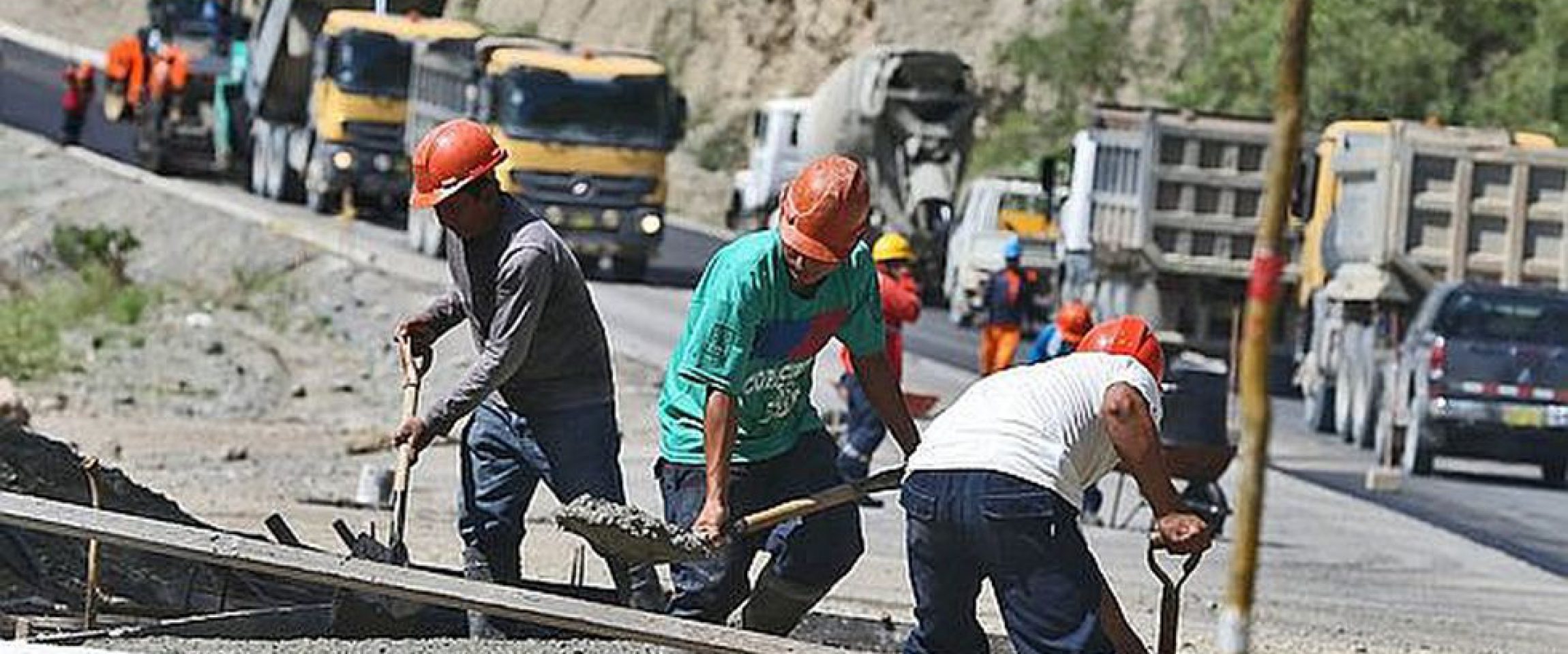 el comercio arranca peru junio El Comercio
16/06/2020
El presidente Martín Vizcarra anunció el plan “Arranca Perú”, que contempla la ejecución de S/ 6,436 millones en proyectos de inversión pública para el segundo semestre del año. Se inyectarán…