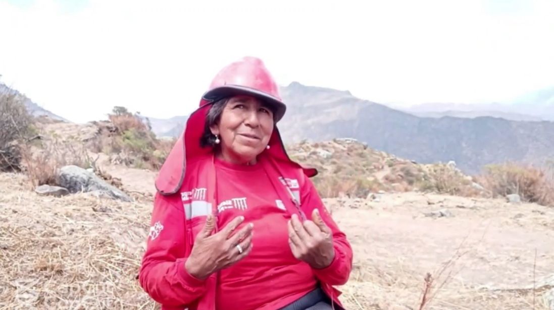 ADULTO MAYOR CON LOGOS Lurawi Perú ofrece un espacio al adulto mayor brindándole un empleo temporal en un espacio saludable y un incentivo económico para su hogar, así como la oportunidad de sentirse productivos…